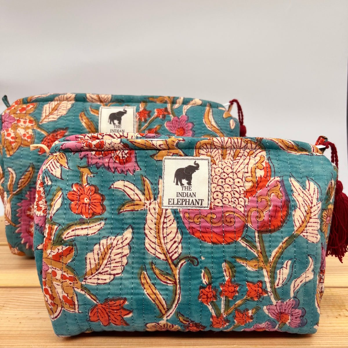 WATERPROOF MAKEUP BAG