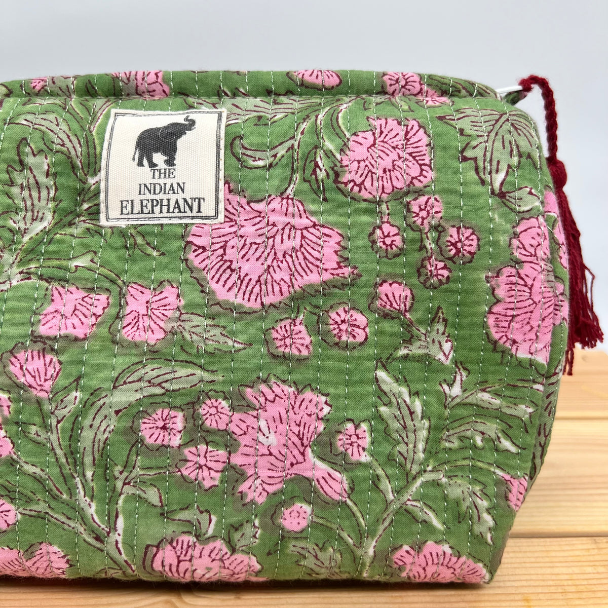 WATERPROOF MAKEUP BAG