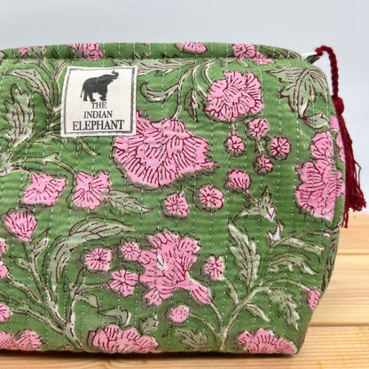 WATERPROOF MAKEUP BAG