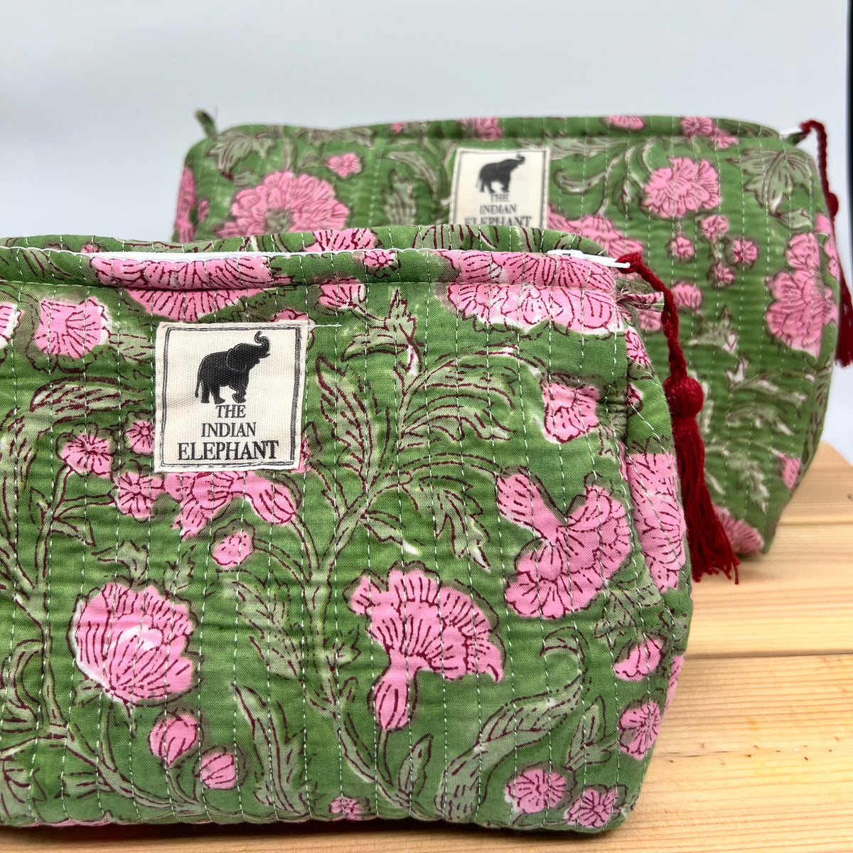 WATERPROOF MAKEUP BAG