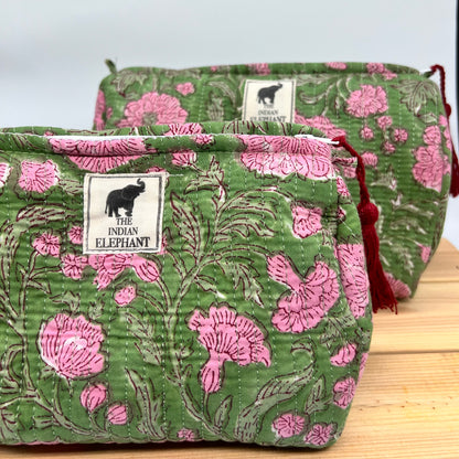 WATERPROOF MAKEUP BAG