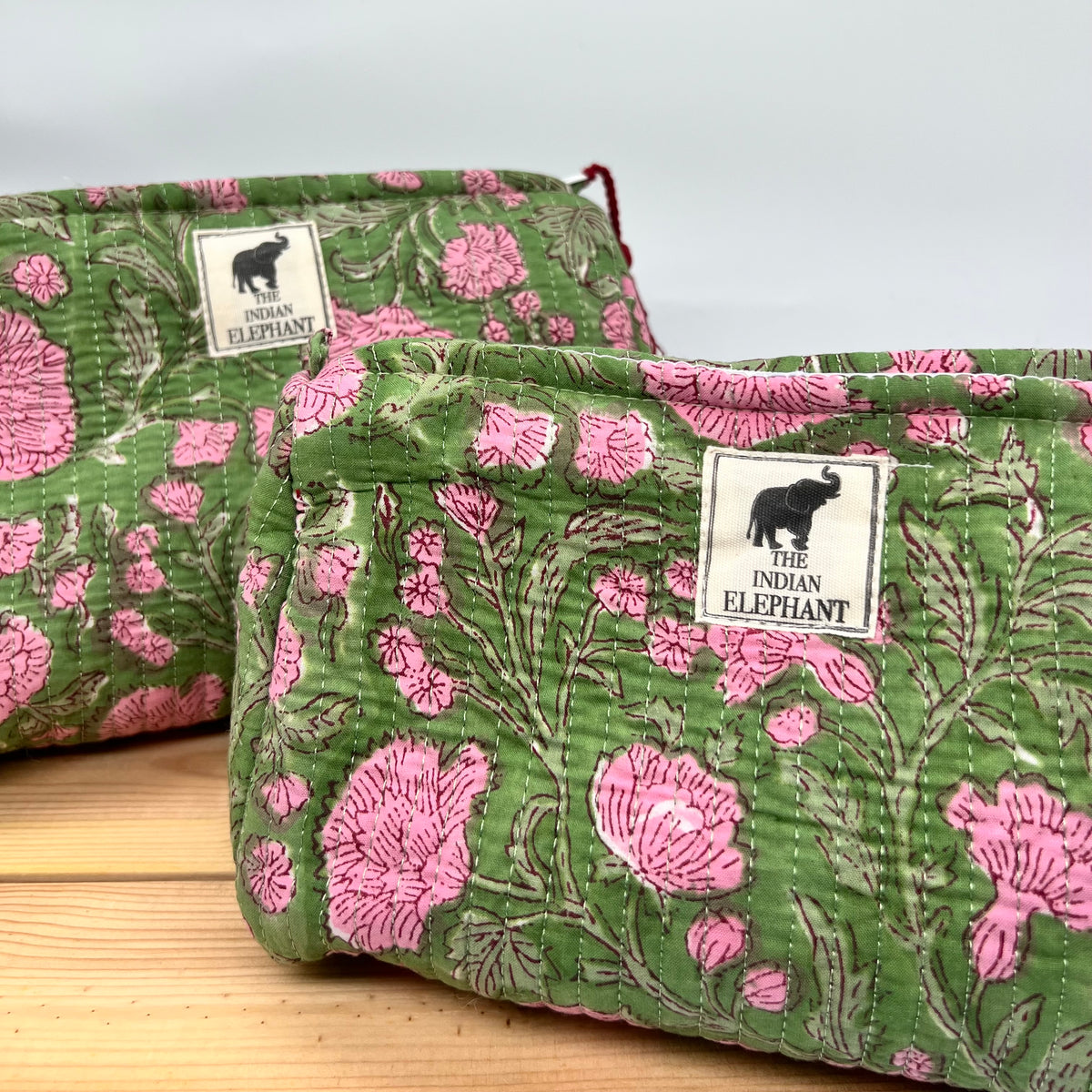 WATERPROOF MAKEUP BAG