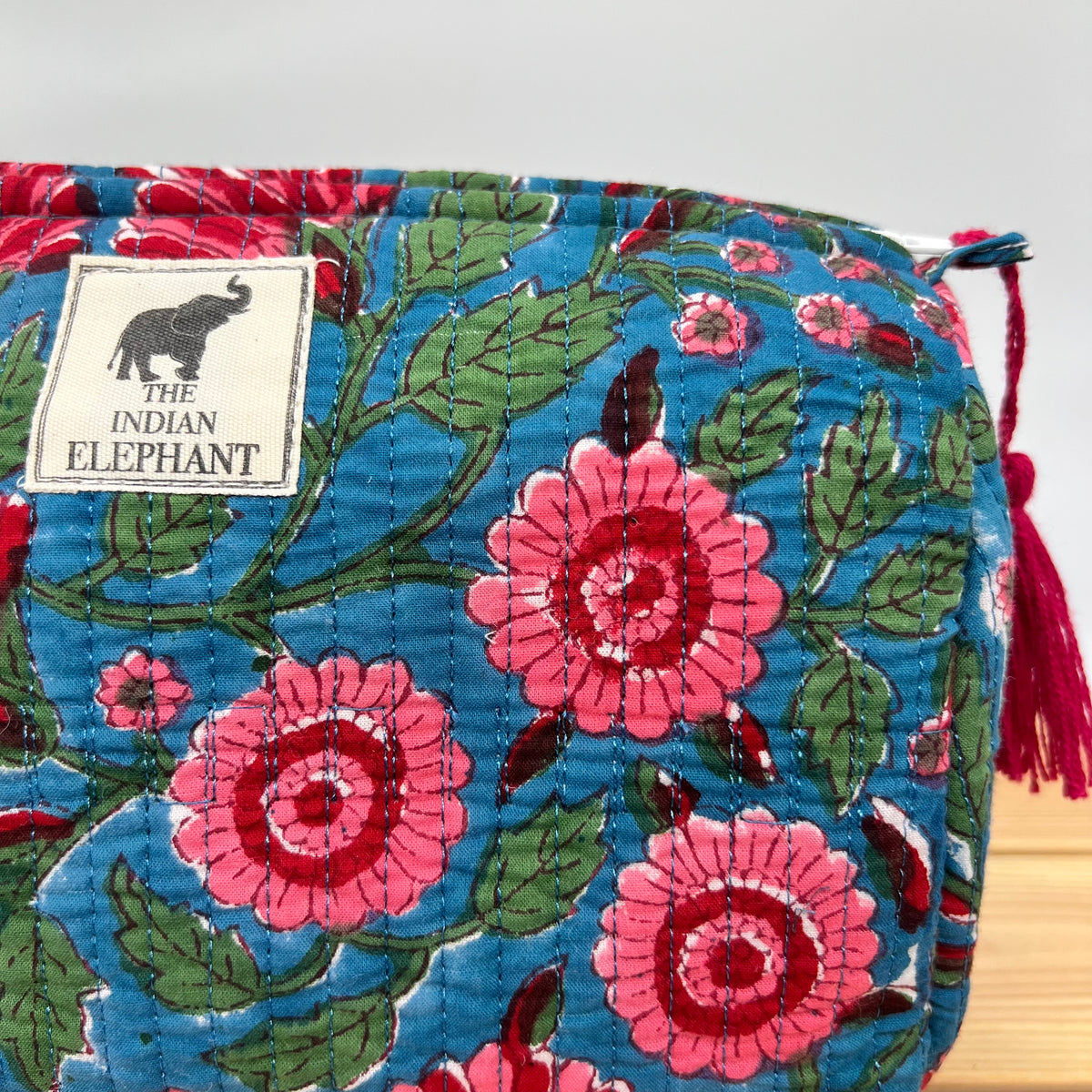 WATERPROOF MAKEUP BAG