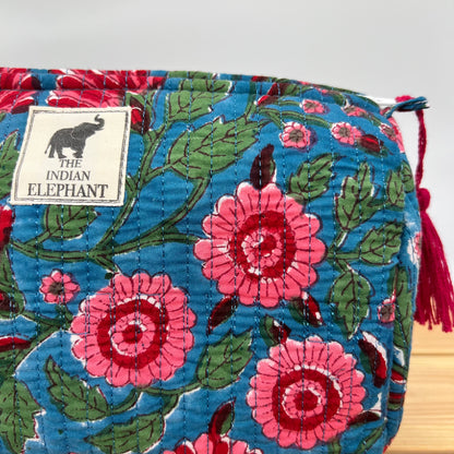 WATERPROOF MAKEUP BAG