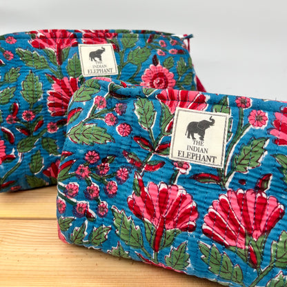 WATERPROOF MAKEUP BAG