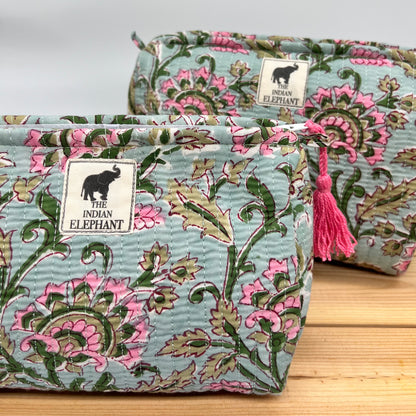 WATERPROOF MAKEUP BAG