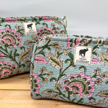 WATERPROOF MAKEUP BAG