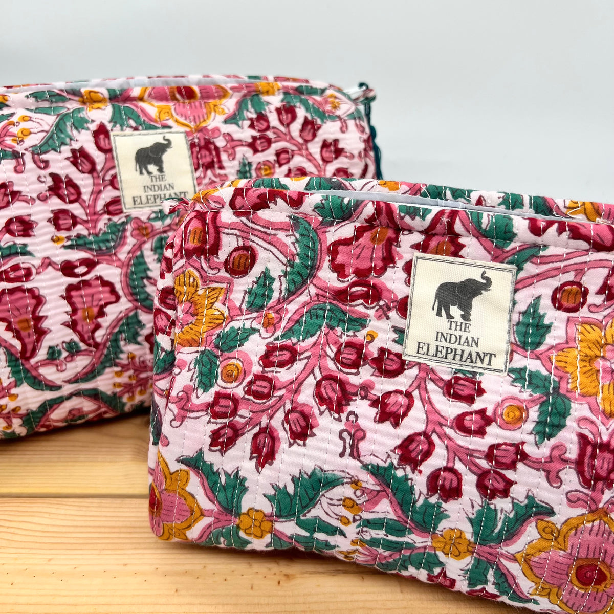 WATERPROOF MAKEUP BAG