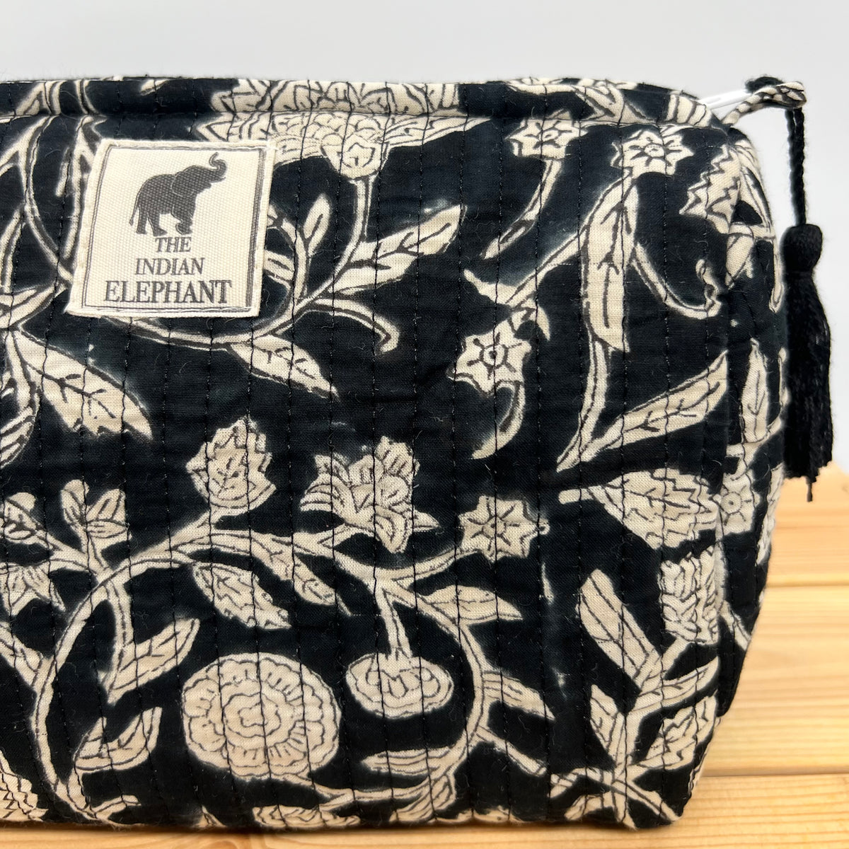 WATERPROOF MAKEUP BAG