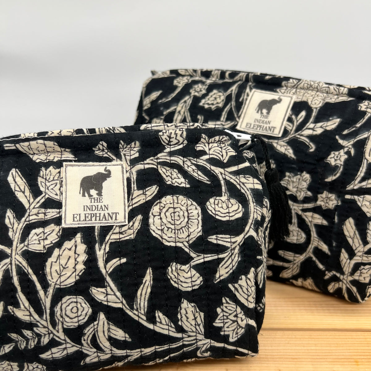 WATERPROOF MAKEUP BAG