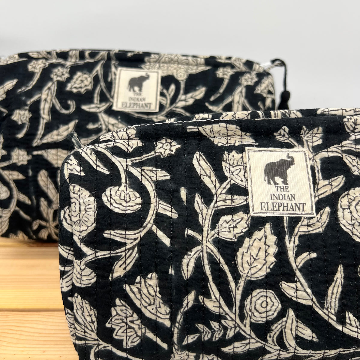 WATERPROOF MAKEUP BAG