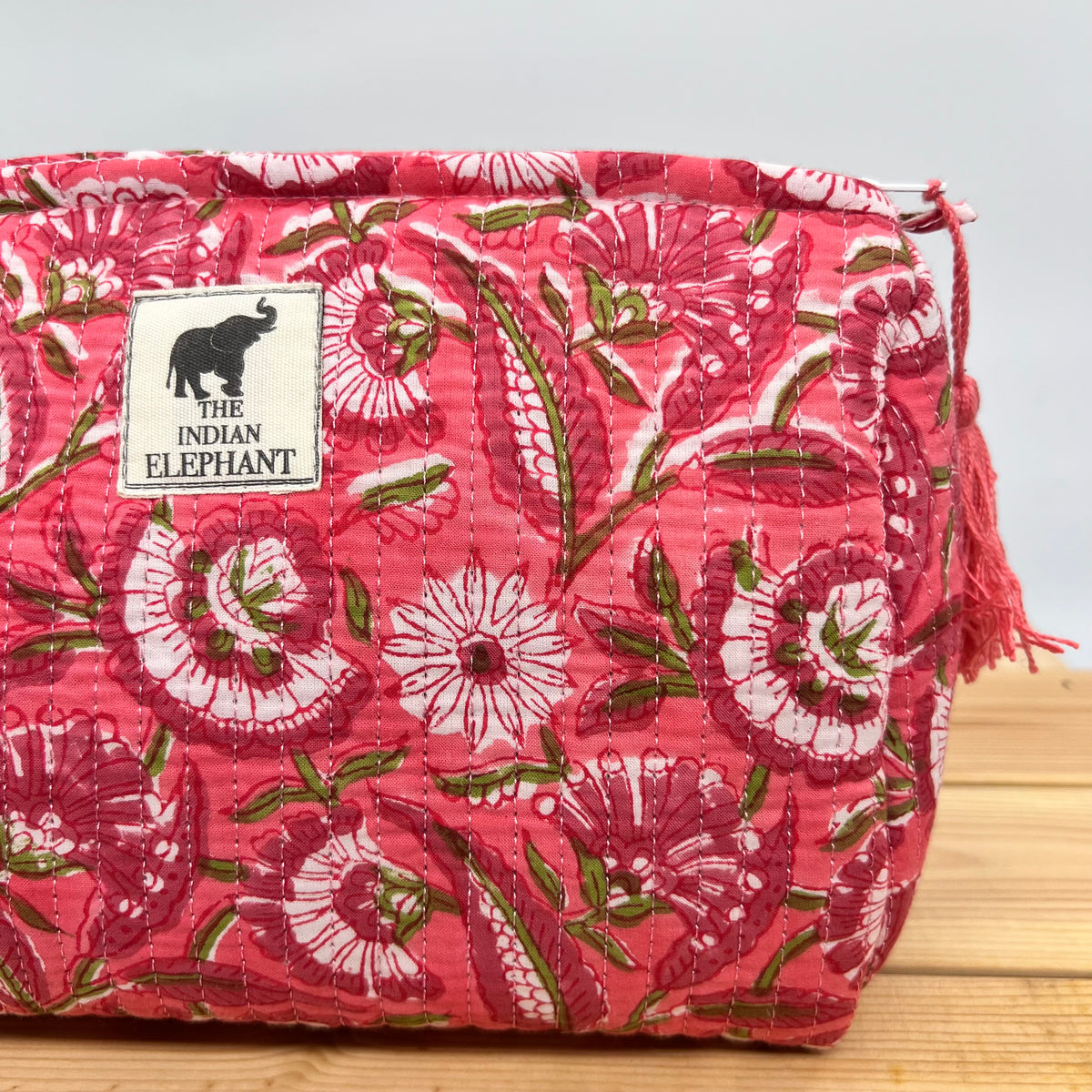 WATERPROOF MAKEUP BAG