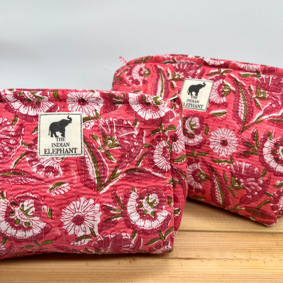 WATERPROOF MAKEUP BAG