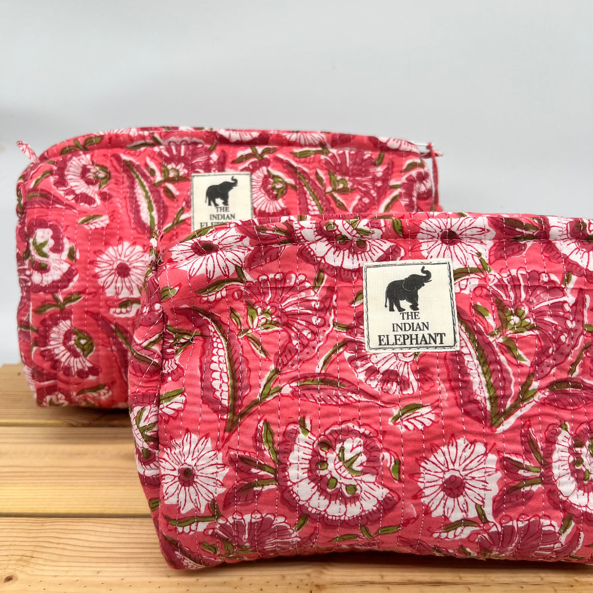 WATERPROOF MAKEUP BAG