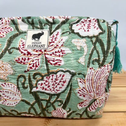 WATERPROOF MAKEUP BAG