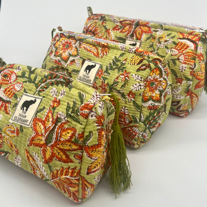 WATERPROOF MAKEUP BAG