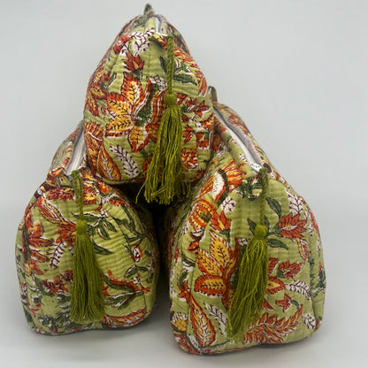 WATERPROOF MAKEUP BAG