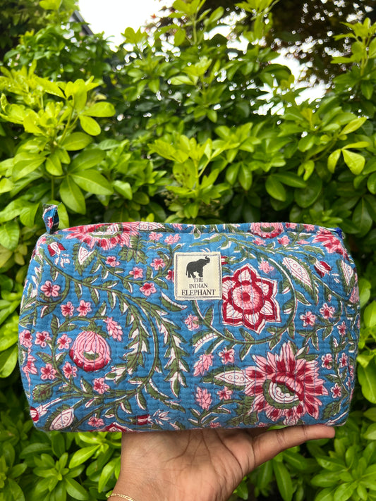 WATERPROOF MAKEUP BAG