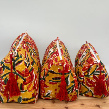 WATERPROOF MAKEUP BAG