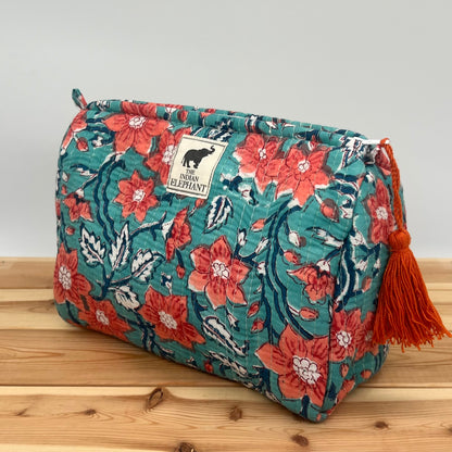 WATERPROOF MAKEUP BAG