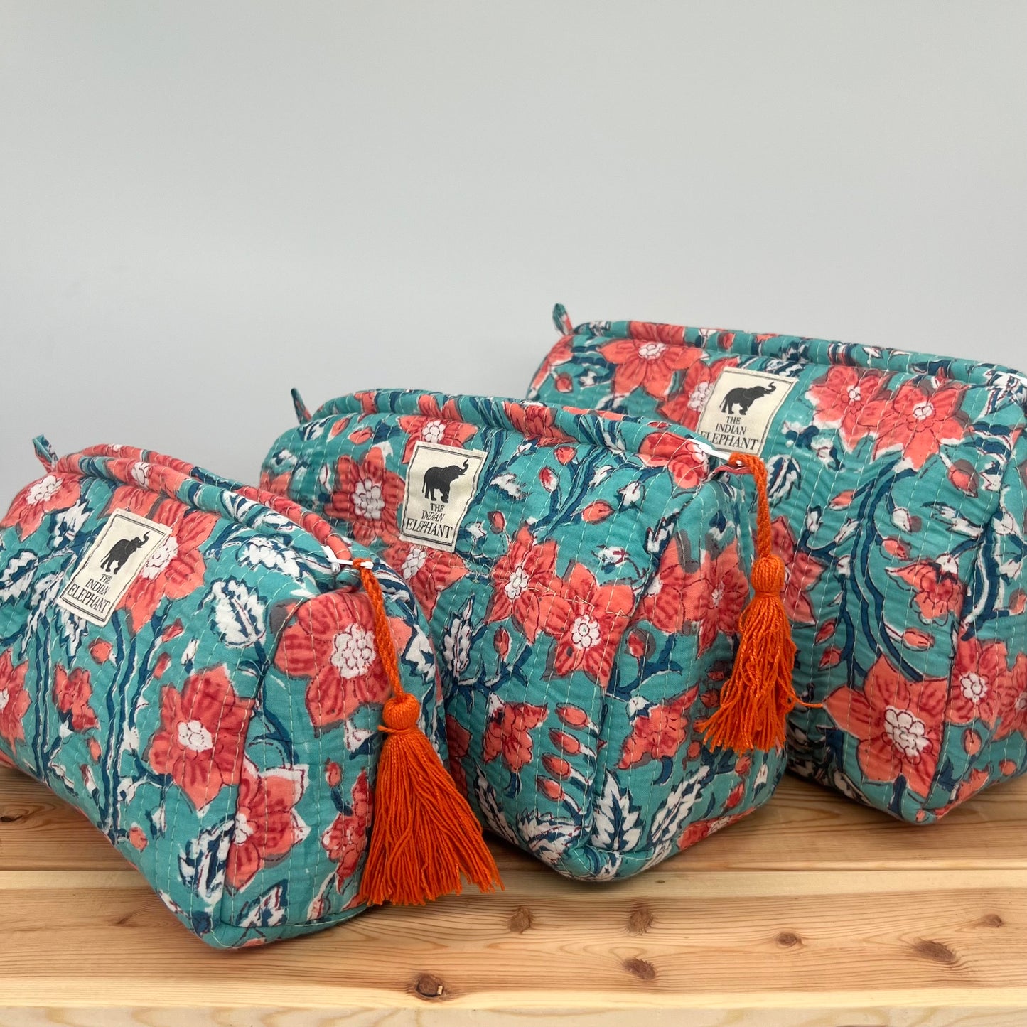 WATERPROOF MAKEUP BAG