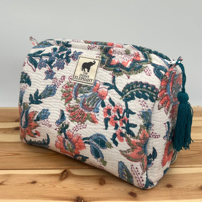 WATERPROOF MAKEUP BAG