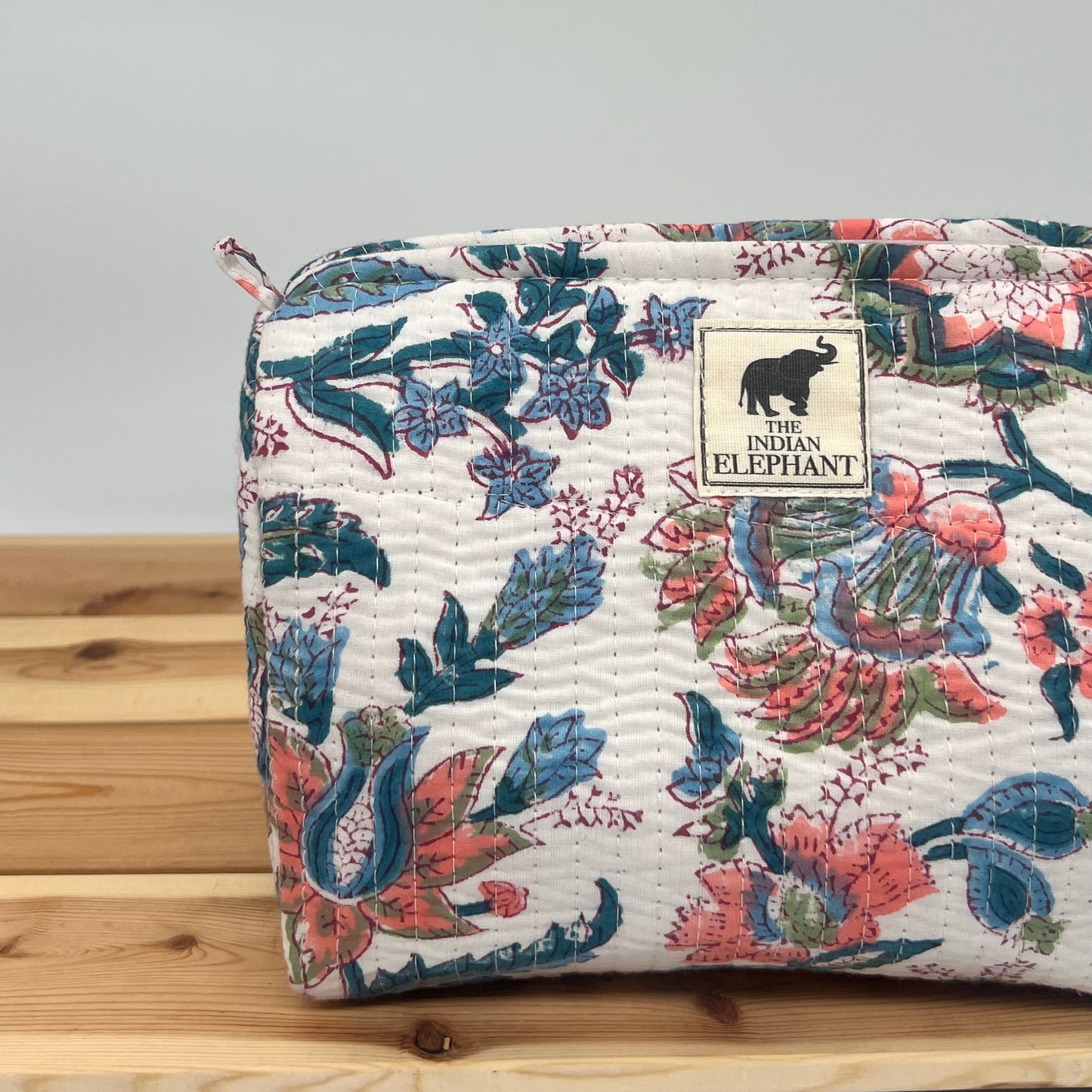 WATERPROOF MAKEUP BAG