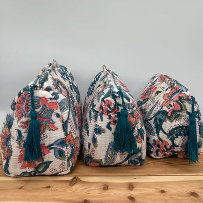 WATERPROOF MAKEUP BAG