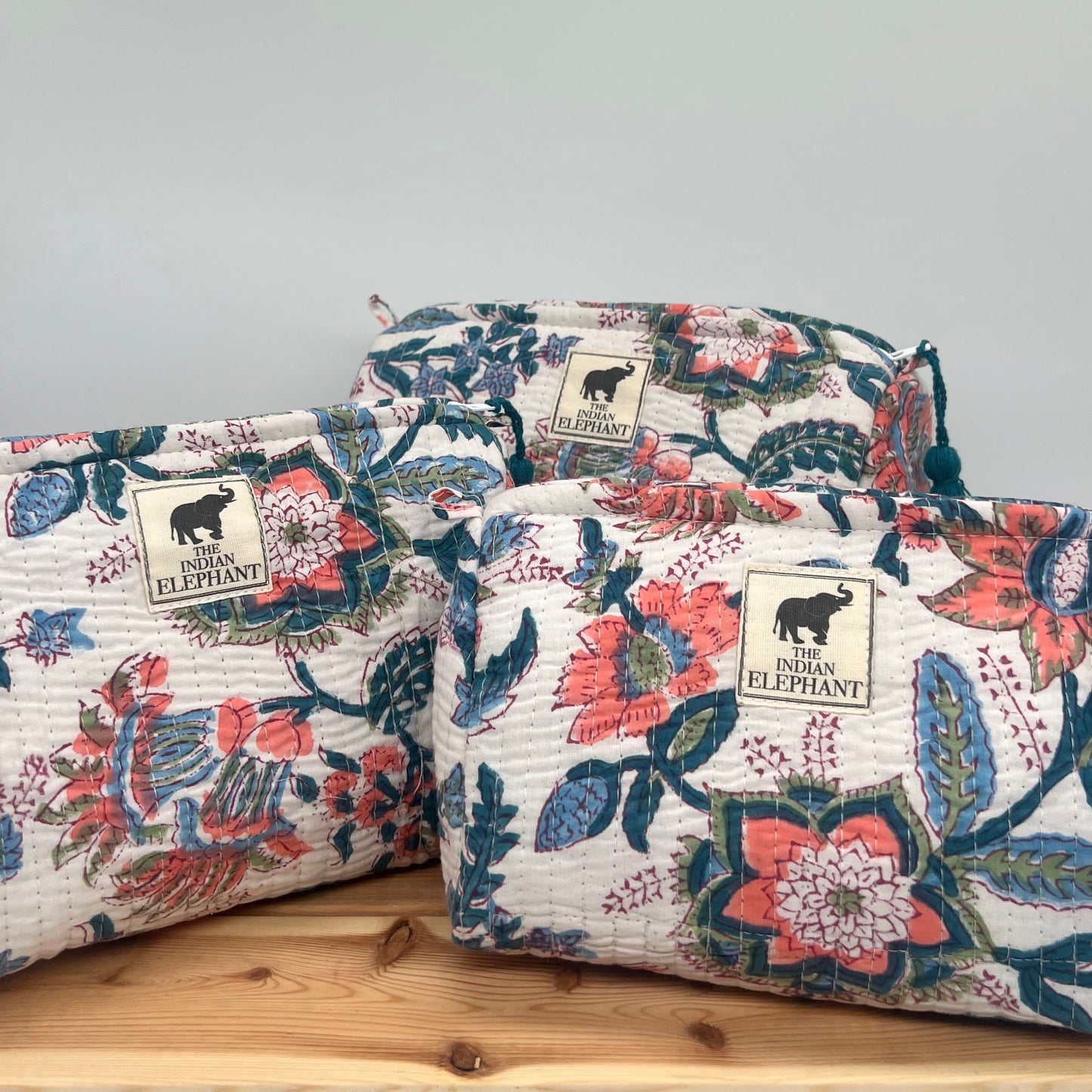 WATERPROOF MAKEUP BAG