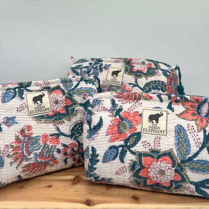 WATERPROOF MAKEUP BAG