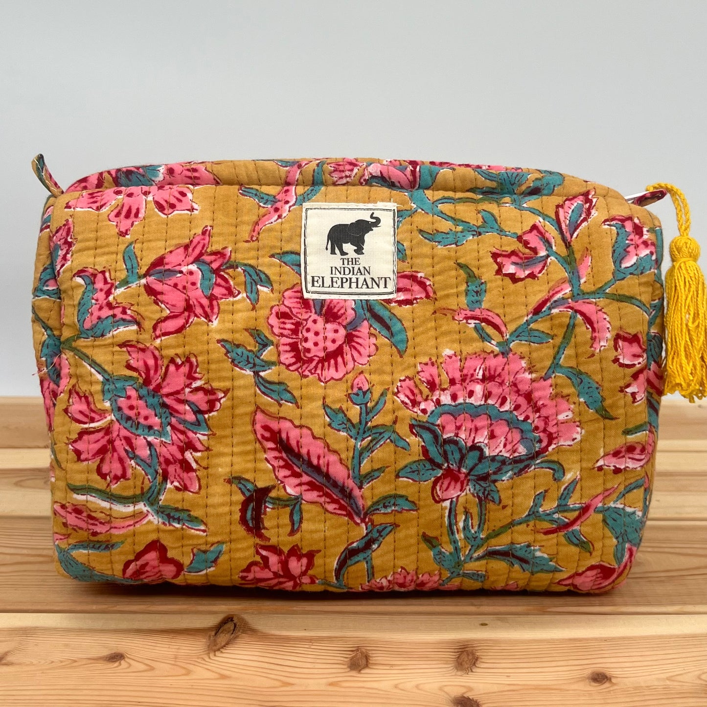 WATERPROOF MAKEUP BAG