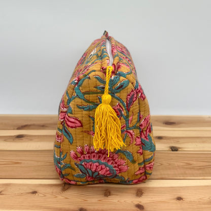 WATERPROOF MAKEUP BAG