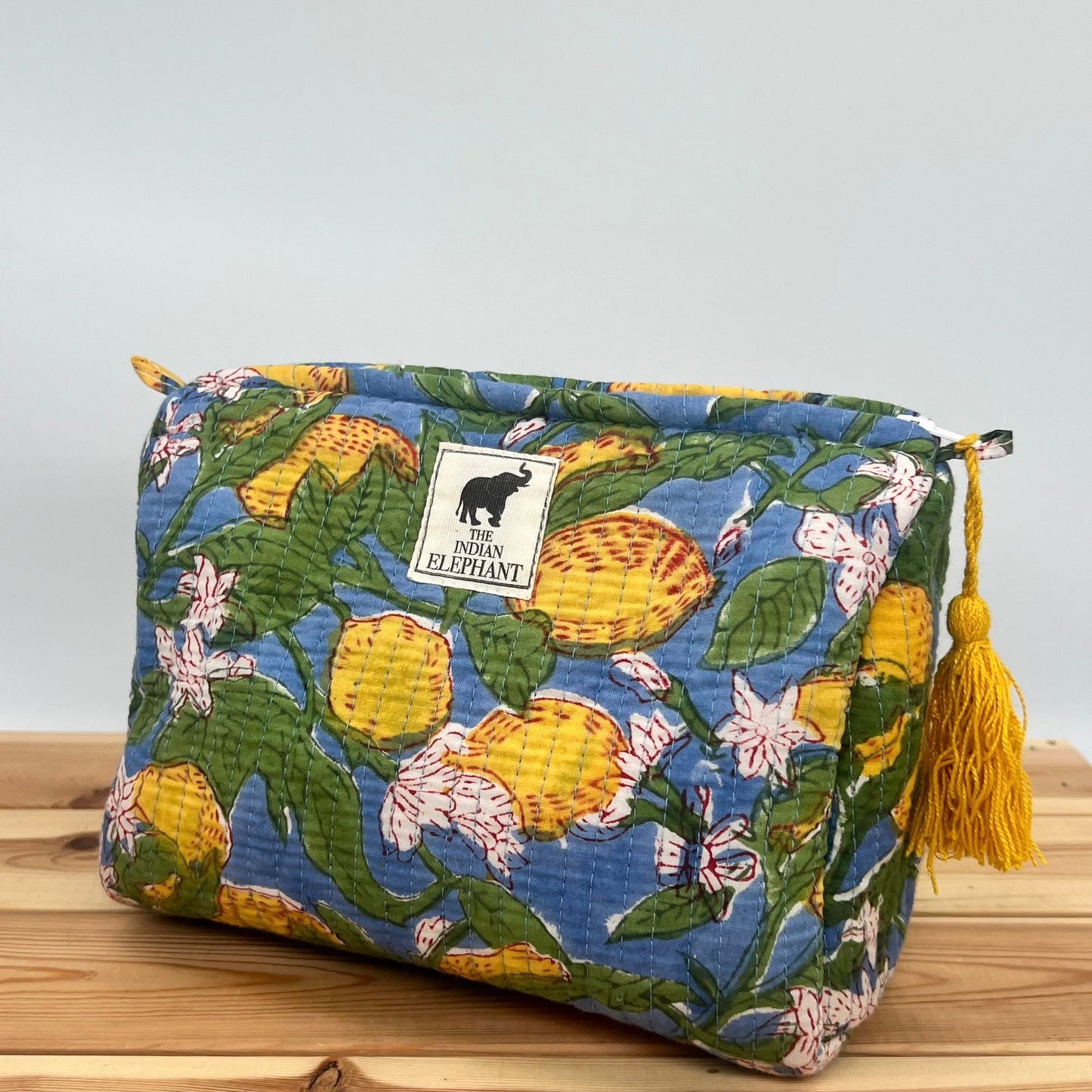 WATERPROOF MAKEUP BAG