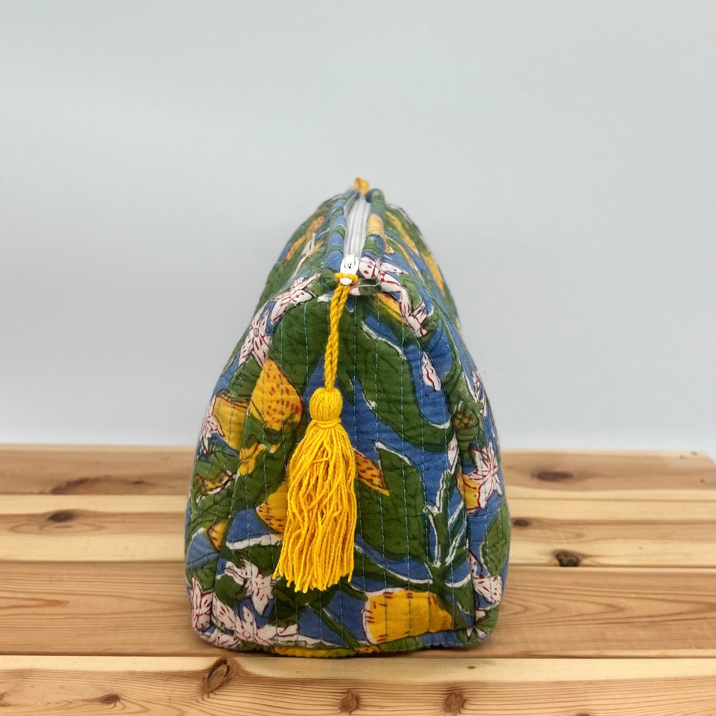 WATERPROOF MAKEUP BAG