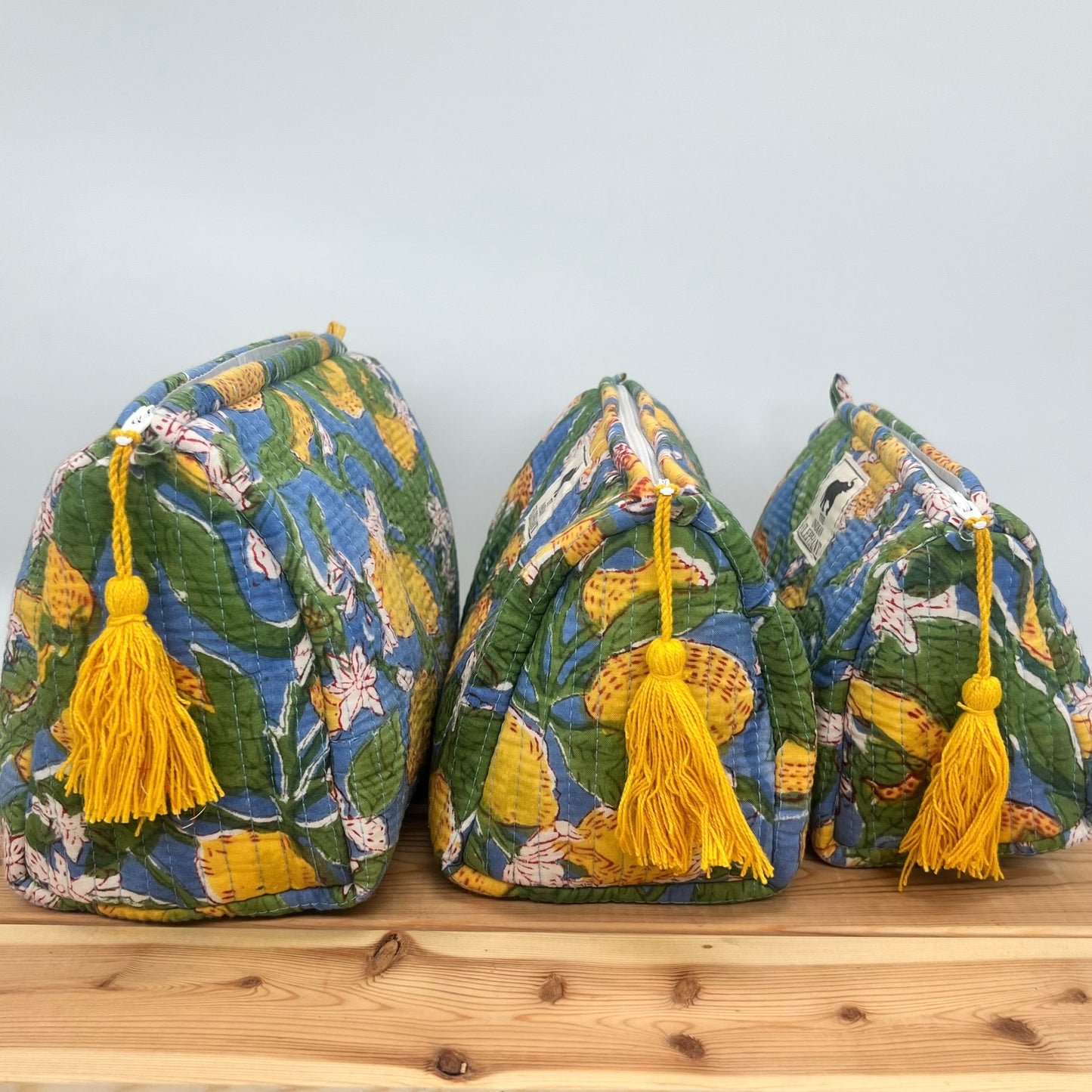 WATERPROOF MAKEUP BAG