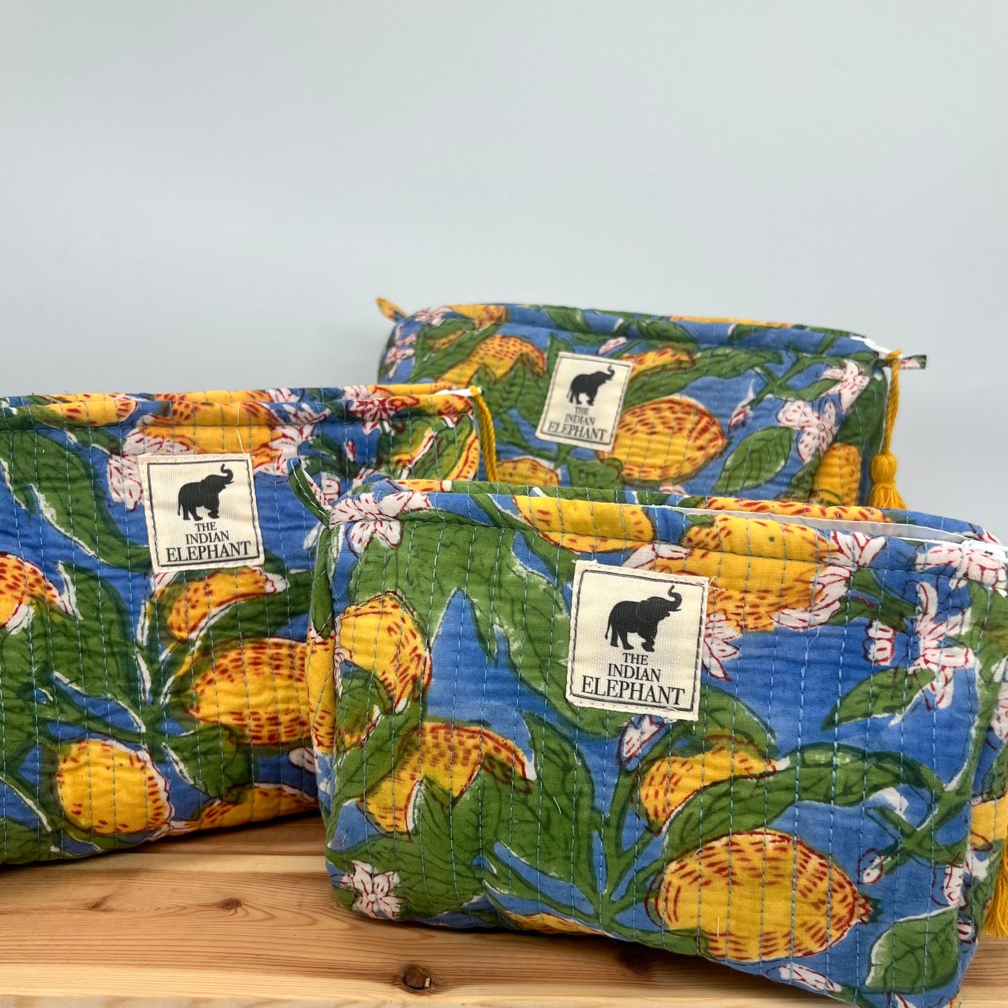 WATERPROOF MAKEUP BAG