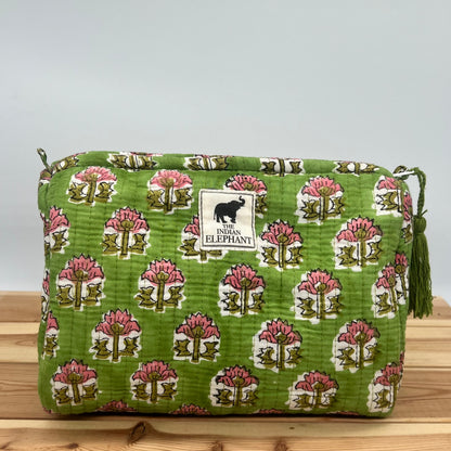 WATERPROOF MAKEUP BAG