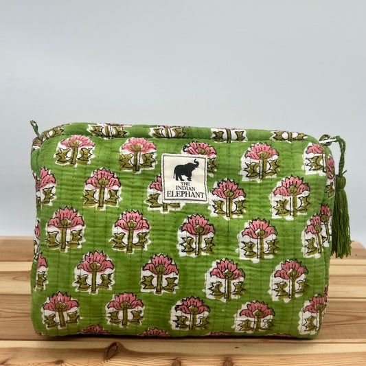 WATERPROOF MAKEUP BAG
