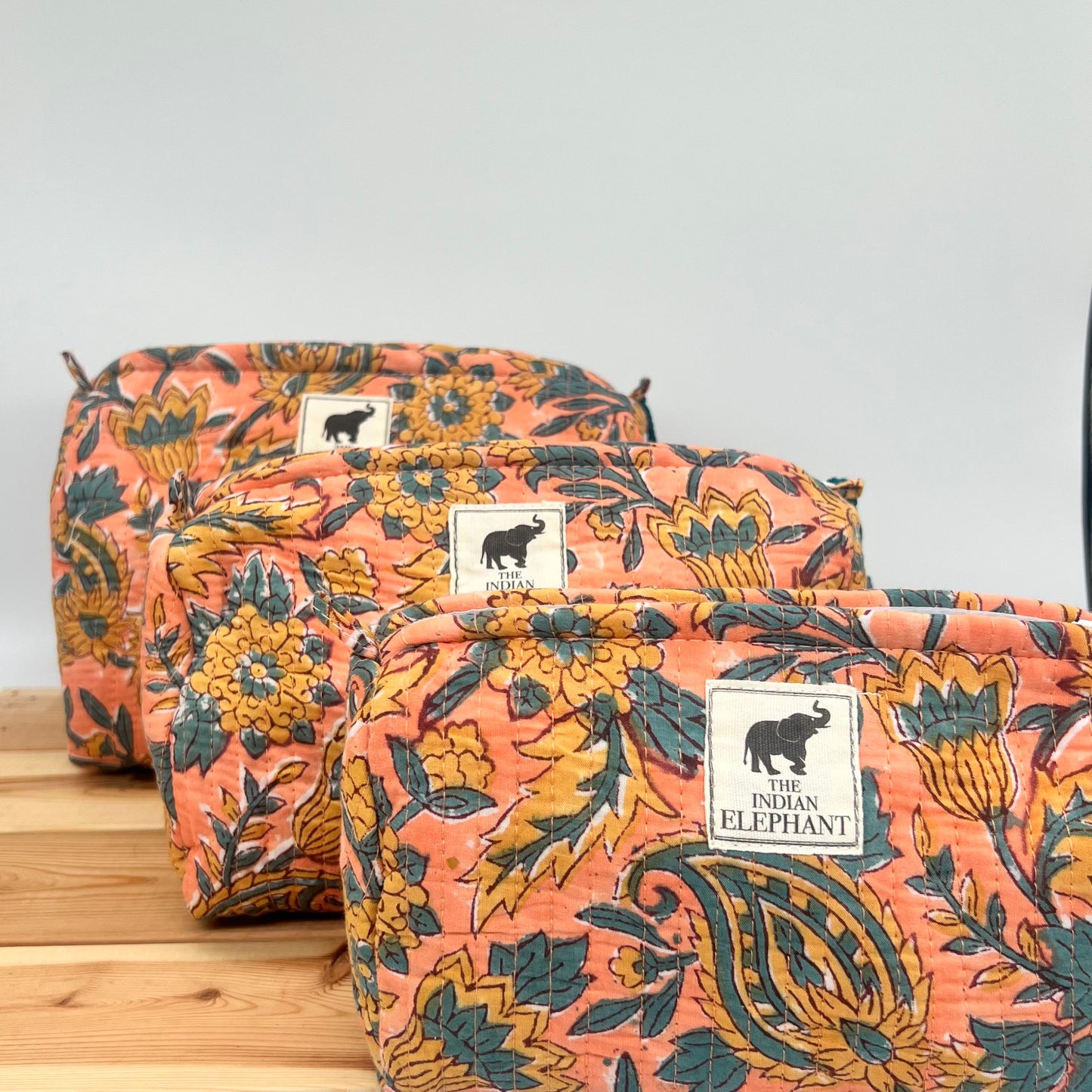 WATERPROOF MAKEUP BAG