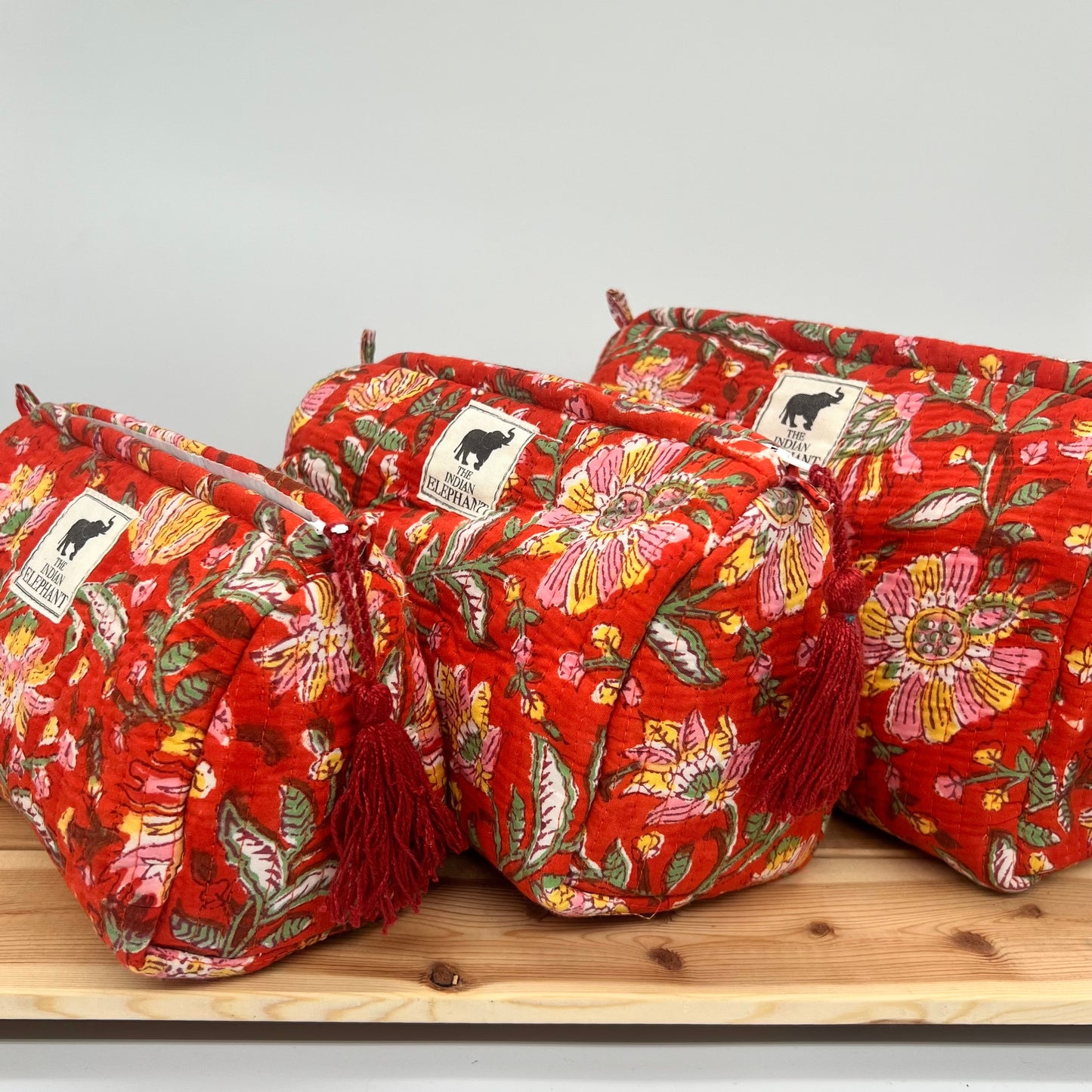 WATERPROOF MAKEUP BAG