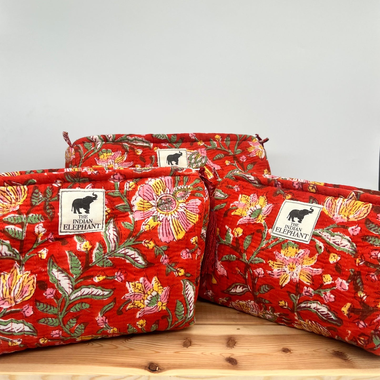 WATERPROOF MAKEUP BAG