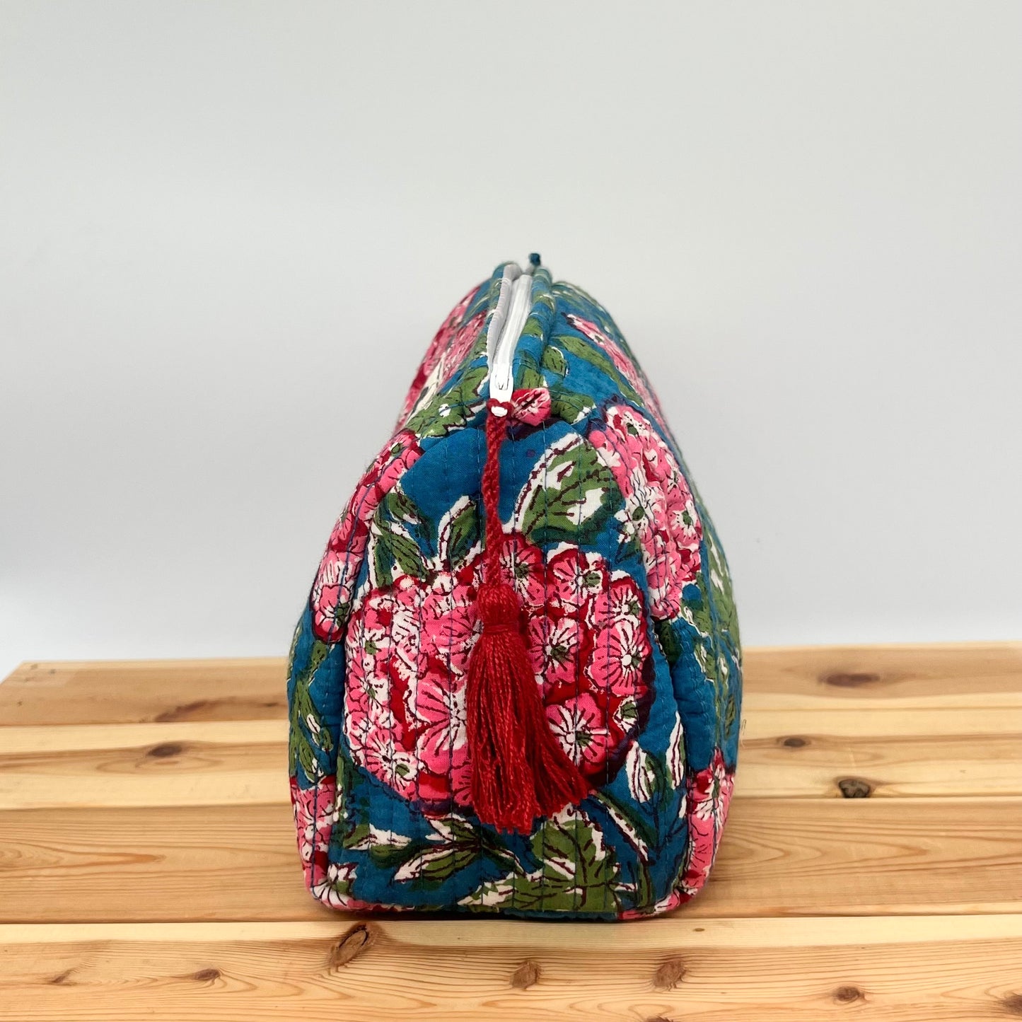 WATERPROOF MAKEUP BAG