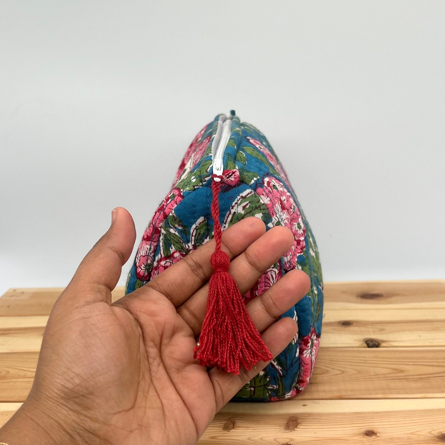 WATERPROOF MAKEUP BAG