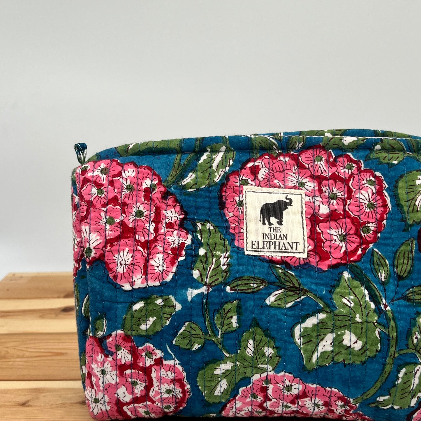 WATERPROOF MAKEUP BAG