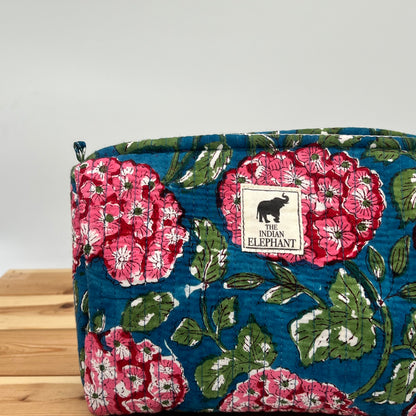 WATERPROOF MAKEUP BAG