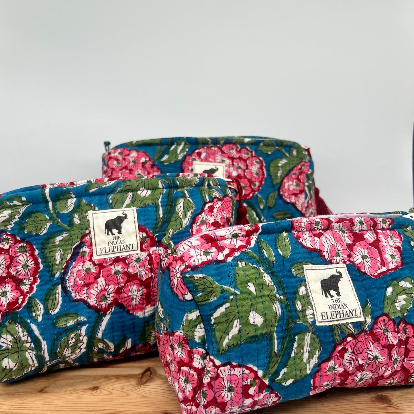 WATERPROOF MAKEUP BAG