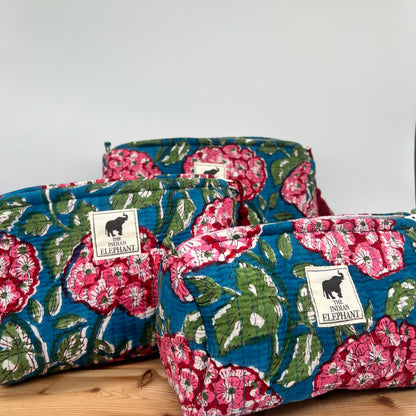 WATERPROOF MAKEUP BAG