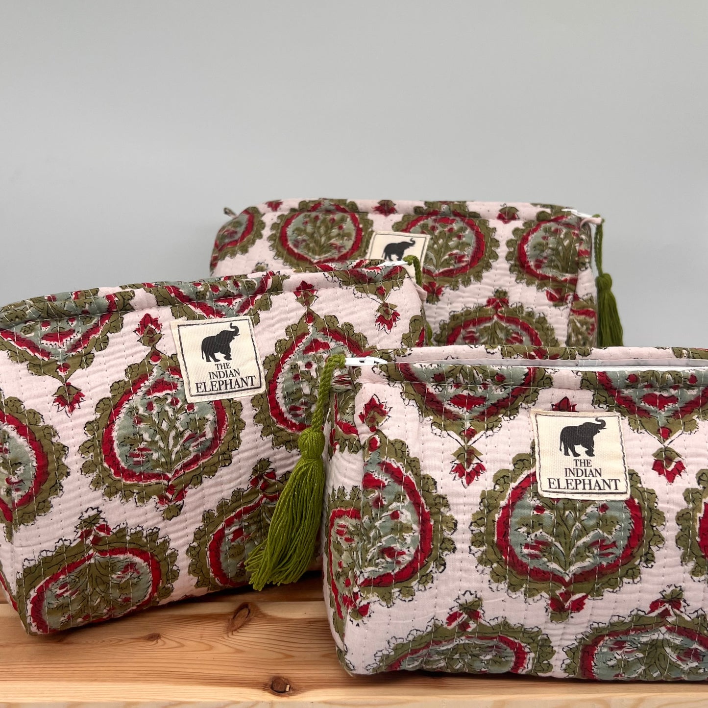 WATERPROOF MAKEUP BAG