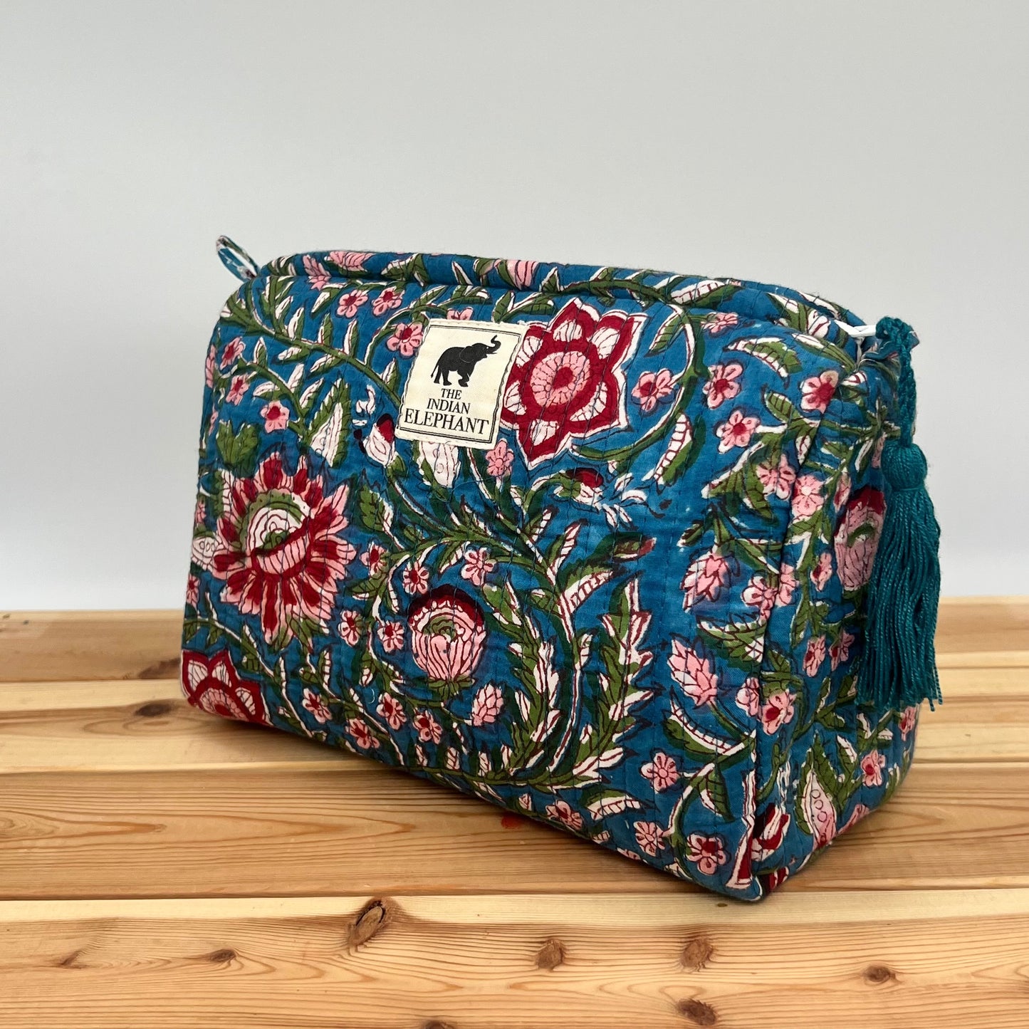 WATERPROOF MAKEUP BAG