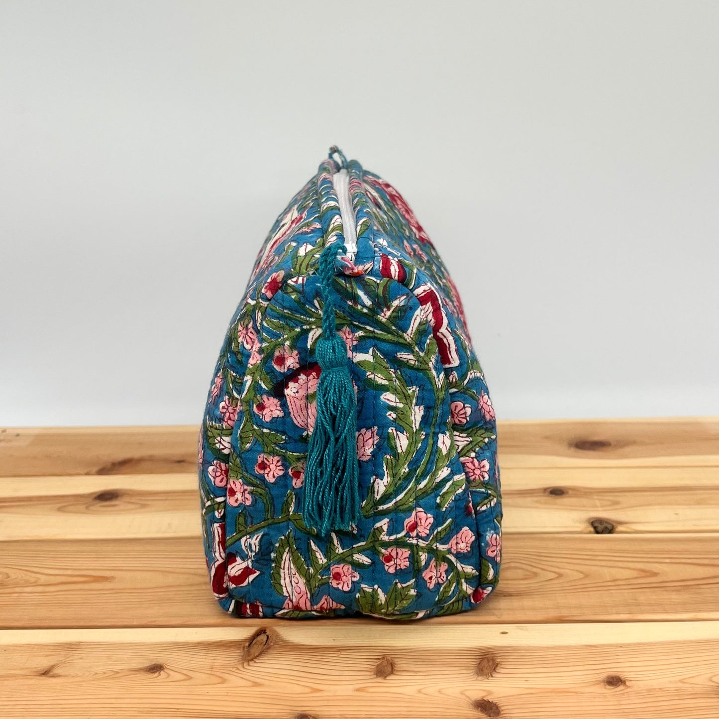 WATERPROOF MAKEUP BAG